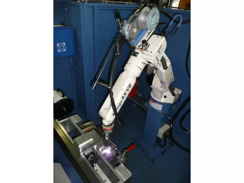 Robot di saldatura in lavorazione.webp